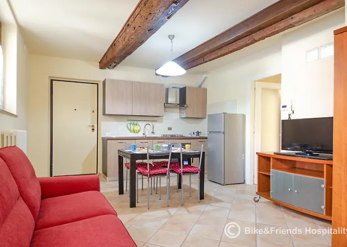 La Casetta Gialla Apartment *